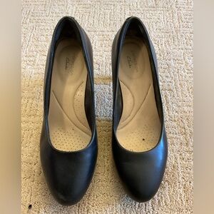 🖤 🖤 Clarks Ambyr Joy Women Shoes 8M Black Leather Platform Pumps 3.5” Heels